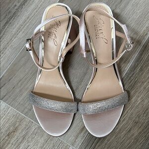 Jewel Badgley Mischka champagne and Silver Sandals size 6 NWOB